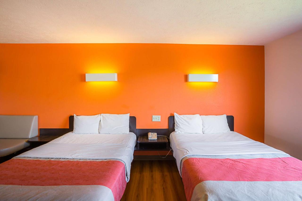 Motel 6 Omaha - Iat West Екстер'єр фото