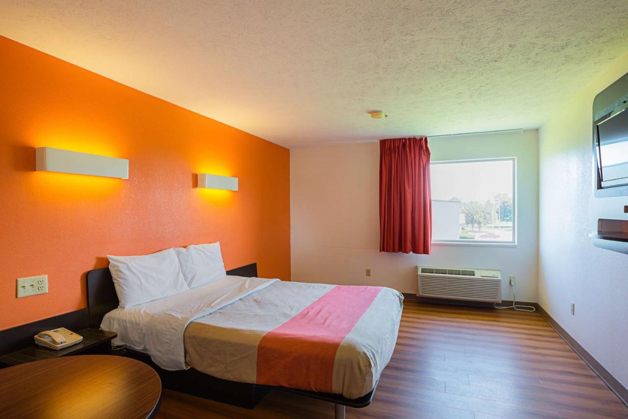 Motel 6 Omaha - Iat West Екстер'єр фото