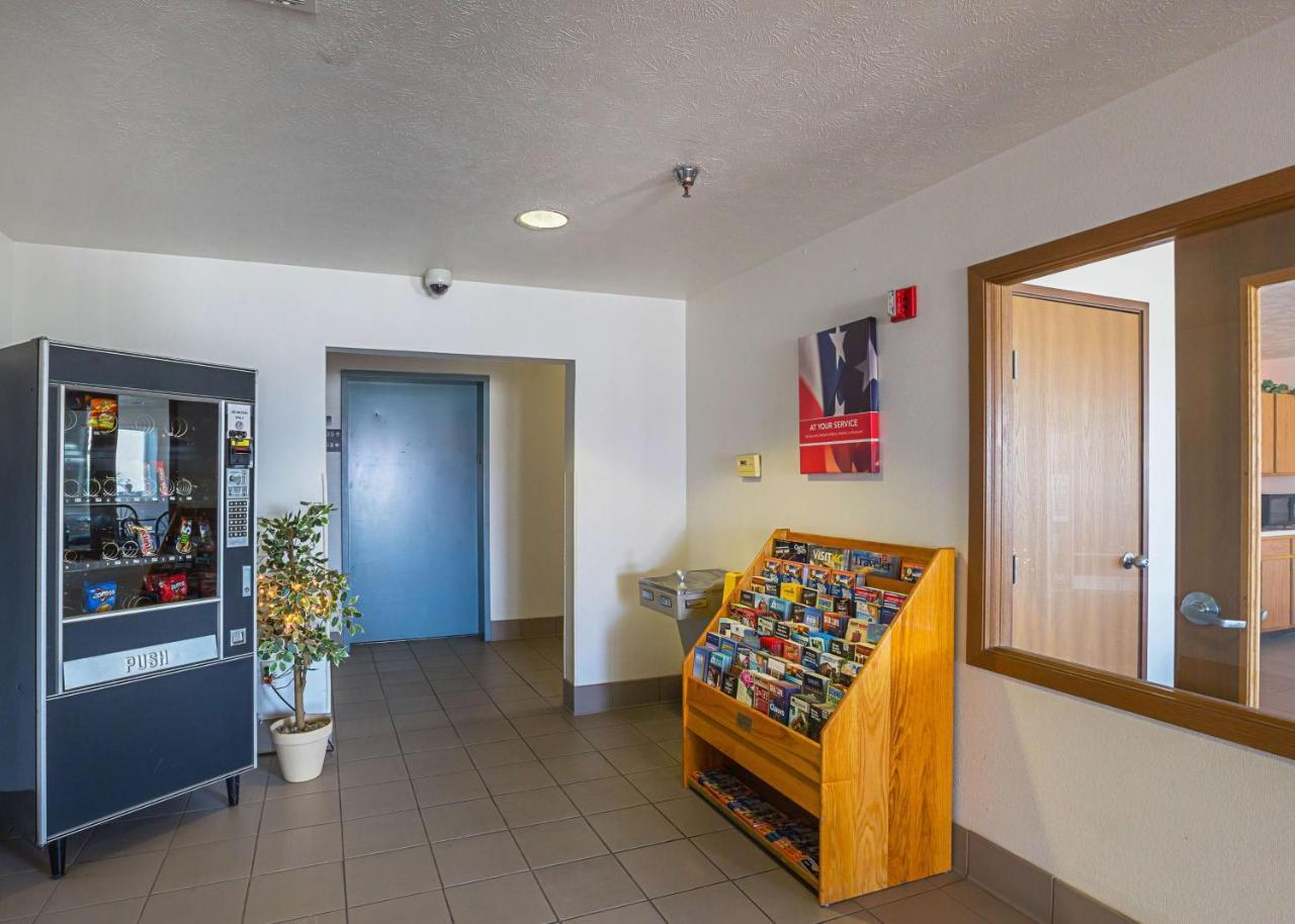 Motel 6 Omaha - Iat West Екстер'єр фото
