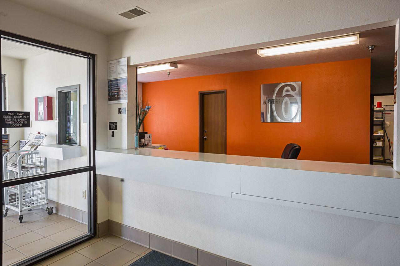 Motel 6 Omaha - Iat West Екстер'єр фото