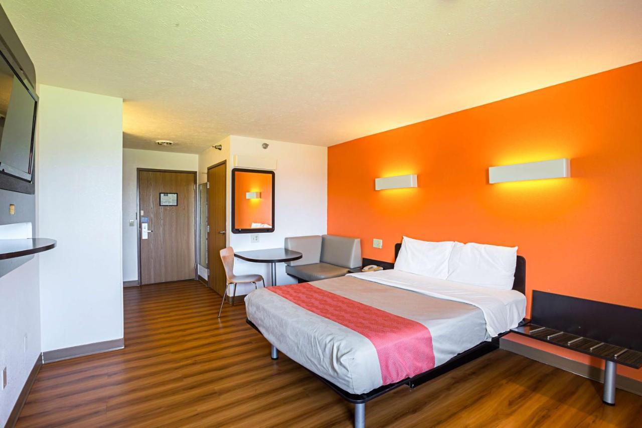 Motel 6 Omaha - Iat West Екстер'єр фото