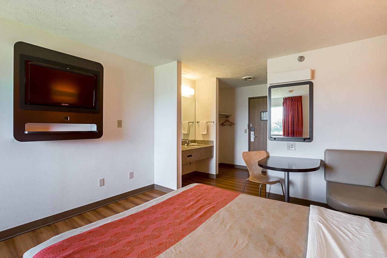 Motel 6 Omaha - Iat West Екстер'єр фото
