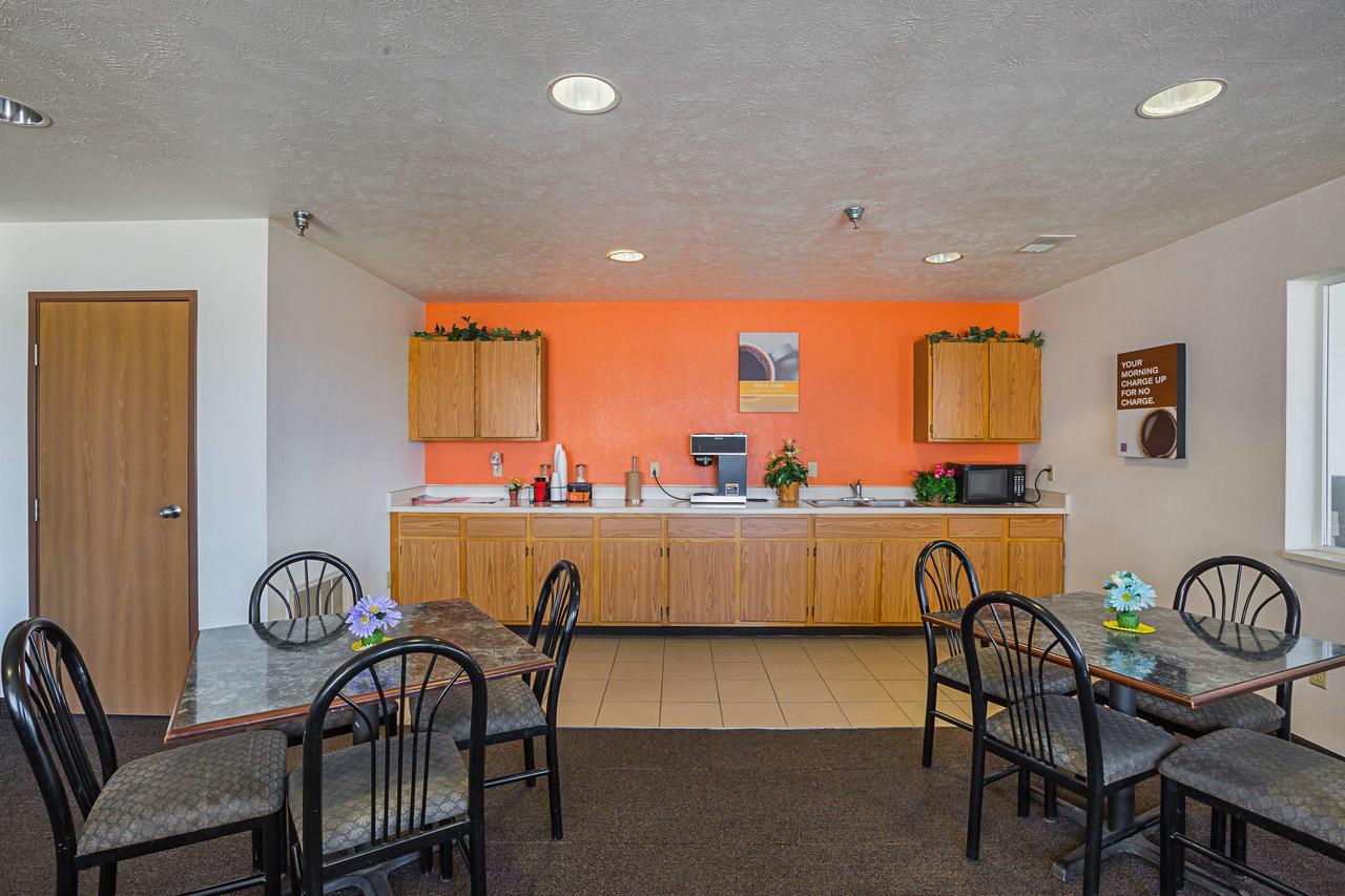 Motel 6 Omaha - Iat West Екстер'єр фото